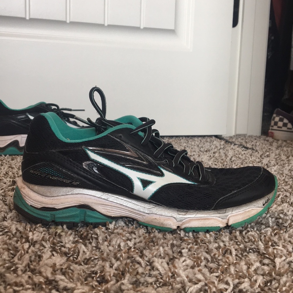 Mizuno tennis shoes